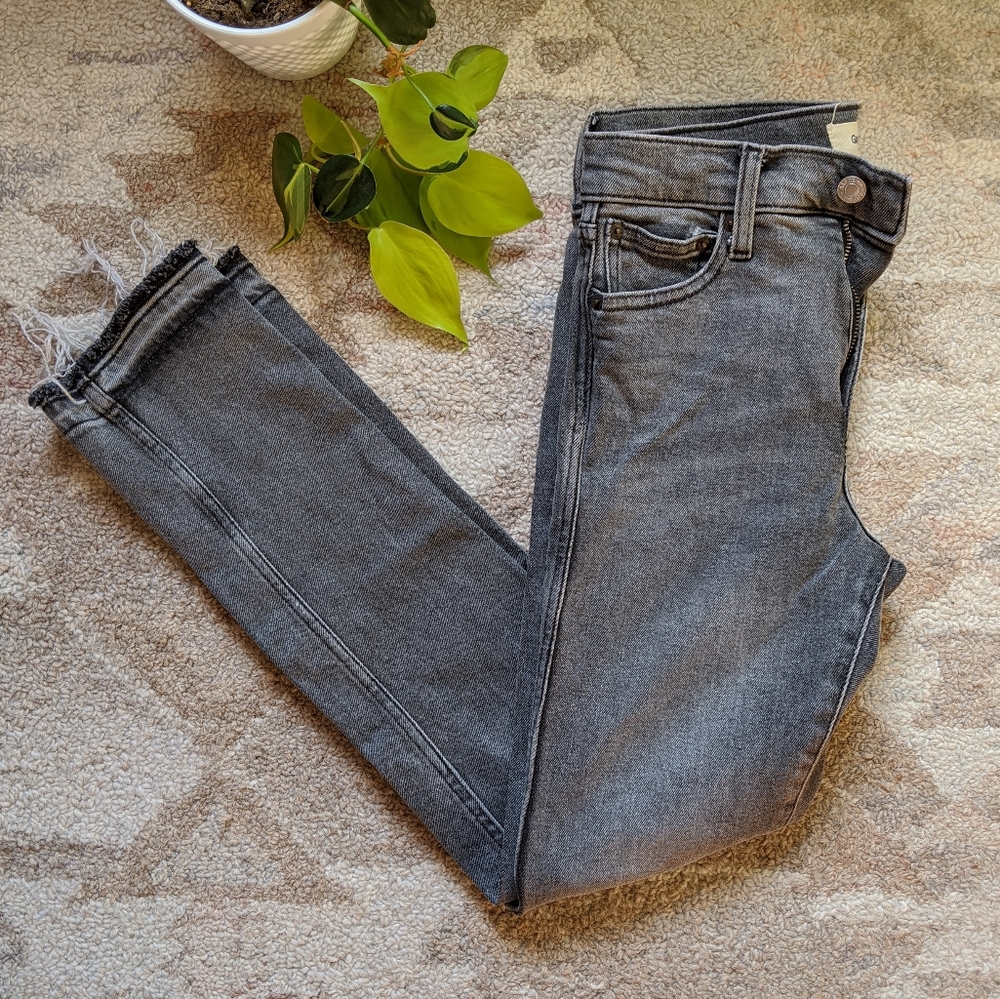 GAP | 26 | High Rise Raw Hem Jean | Greywash